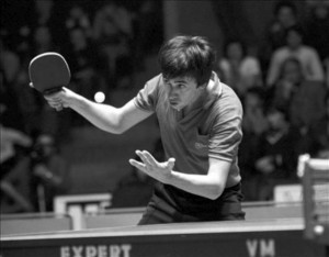 Klampár Tibor adogat