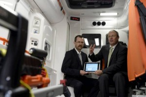 Burány és Szócska a mentőben