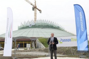Tüskecsarnok Simicskóval