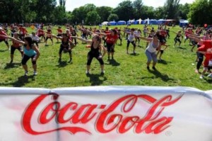 Bemelegítés Coca-Colával