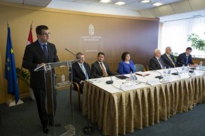 Seszták miniszter bemutatja államtitkárait