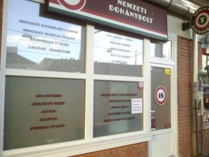 Fóliázott nemzeti dohánybolt