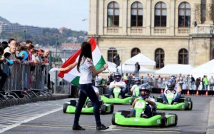 2012-es rajt az MTA Székháza előtt