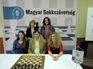 Női csapatunk a kapitány úrral