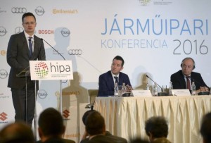 Szijjártó Péter, Ésik Róbert és Peter Kössler
