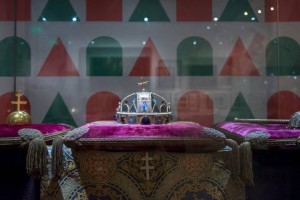 Szent Korona a Jogarral és az Országalmával