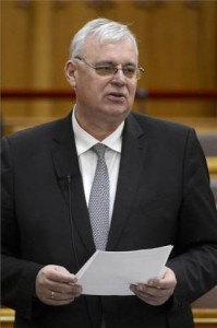 Aradszki András államtitkár