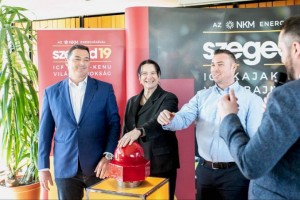 Gombnyomók az A38 hajón